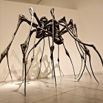 "Maman", sculpture de la plasticienne Louise Bourgeois. עכביש ואשת העכביש